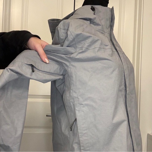 The North Face Men’s Silver Ski Jacket - Picture 5 of 7